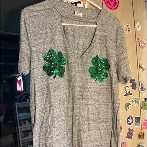 VS PINK Shirt with BLING Clovers! St Patrick’s Day!! 🍀